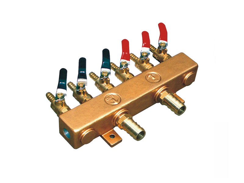 Simple water flow divider